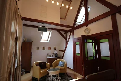 Rozerood, koetshuis bij de vijver