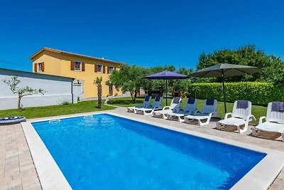 Vakantiehuis in Pićan met zwembad