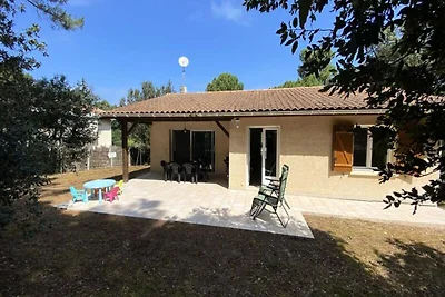 Haus in Soulac-sur-Mer mit Garten und Grill