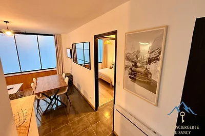 Coin moderne près de l'artère principale