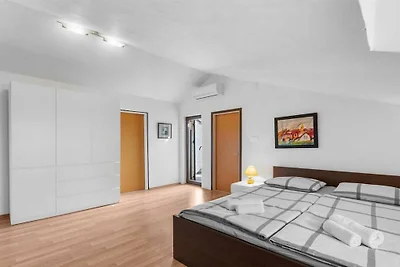 Apartment Ferienwohnung A6 Villa Falcon in de...