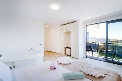 Villa in Kalkan mit Schwimmbecken