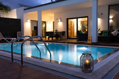 Villa bei Marina Rubicon mit Pool