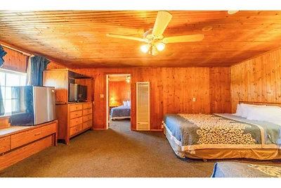La Crosse, Kansas | 3 Queensize-Betten