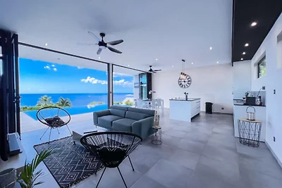 Villa a Bouillante con piscina a sfioro