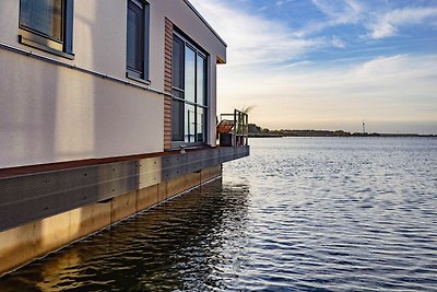 Hausboot Floating House in Ribnitz-Damgarten