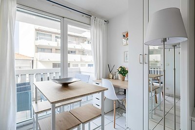 Charmante studio met balkon en zwembad - Hart...