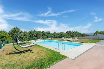 Uriges Ferienhaus in Braga mit Swimmingpool