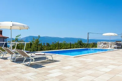 Villa in Krk mit Schwimmbecken