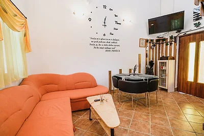 Harvest Horizon Holiday Home with Sauna - One...