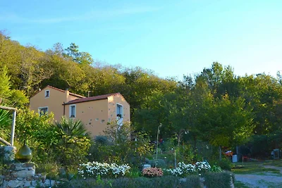 Suggestivo appartamento a Vezzi Portio con gi...