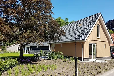 Moderne Villa mit Garten