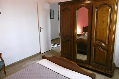 Huis vlakbij het strand met tuin en barbecue