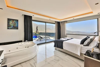 Villa in Kalkan mit Schwimmbecken