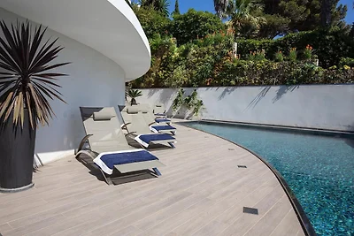 Luxury Seafront Villa with 2 Private Pools