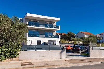 Wohnung in Šibenik-Brodarica mit Balkon