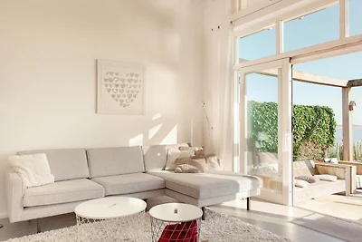 Villa mit Panoramablick auf das Wasser