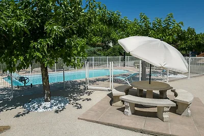 Cottage mit Flussblick, Uzer