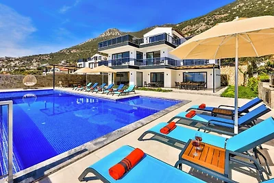 Villa in Kalkan mit Schwimmbecken