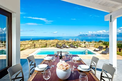 Elegante villa con piscina privata e vista...
