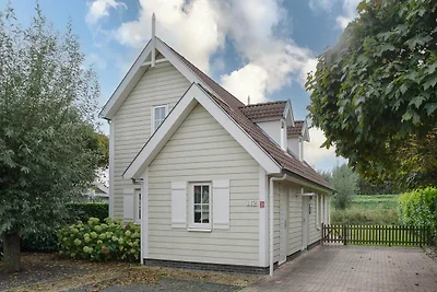 Geräumiges Ferienhaus in Strandnähe