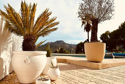 Villa con giardino e piscina privata ad...