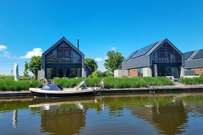 Privé-aanlegsteiger + modern comfort