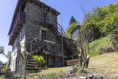 Himmlisches Ferienhaus in Carcente mit Balkon