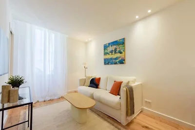 Lussuoso appartamento di 2 locali a 100 metri...