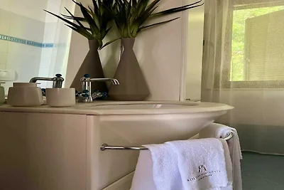 Elegante Villa mit Whirlpool und Aussicht