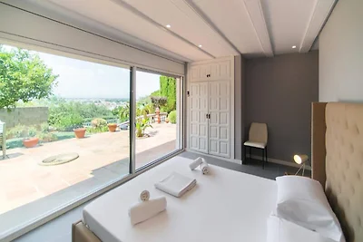 Villa in Roses mit Pool und Blick auf die...