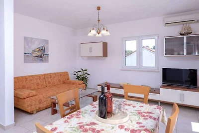 One Bedroom Luxury Apartment with Balcony and...