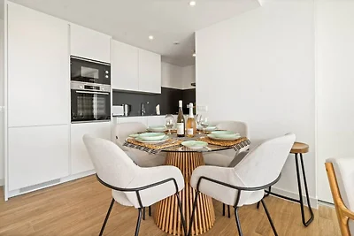 Stylish 2-bed Apartment ALCAZABA LAGOON...