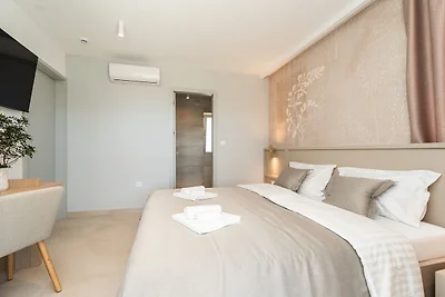Villa Axia with pool