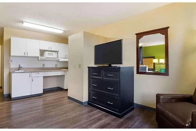 1 queen bed | ADA/RI douche, niet-roken,...