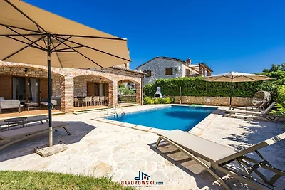 Villa in Čabrunići mit Schwimmbecken