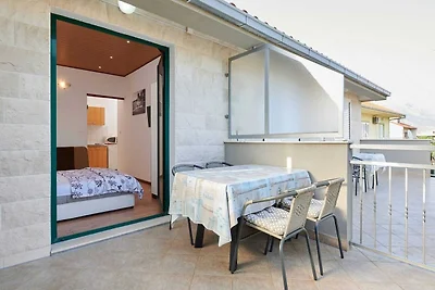 Apartment Vujina mit Terrasse