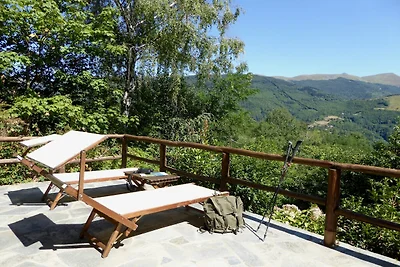 Spazioso Chalet a Cutigliano con Piscina