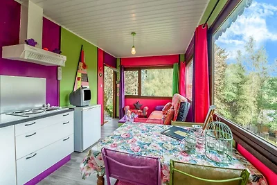 Lebhaftes Ferienhaus mit Garten