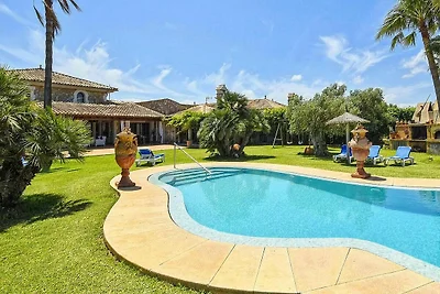 Luxuriöse Villa nur 2 km vom Strand entfernt
