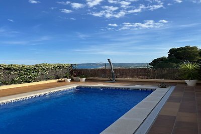 Stadthaus in Estartit mit Meeresstrand