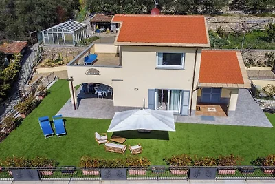 Villa in Diano Marina mit Schwimmbecken
