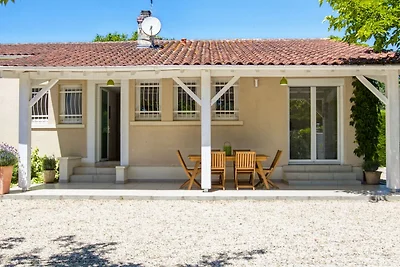 Modernes Ferienhaus mit Pool
