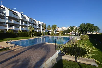 Moderne Wohnung mit Pool in Meeresnähe
