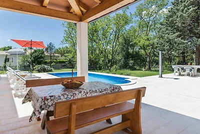 Ampia casa vacanze con piscina