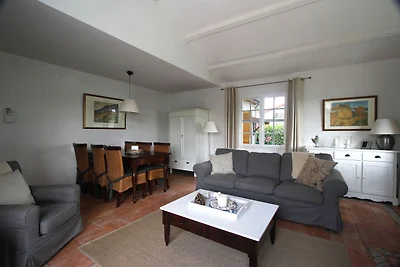 Villa mit Garten in der Nähe des Golfplatzes