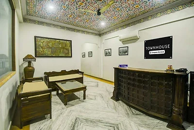 Townhouse Chandpole Metro Station