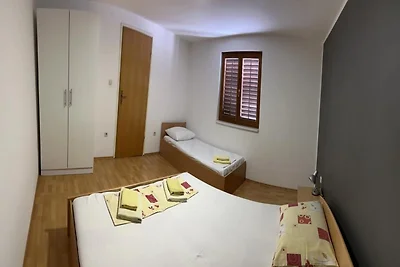 Apartments Leut - One-Bedroom Apartment with ...