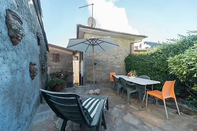Casa toscana costruita sulla collina