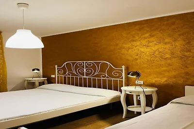 Panoramablick auf den See, umzäunter Privatga...